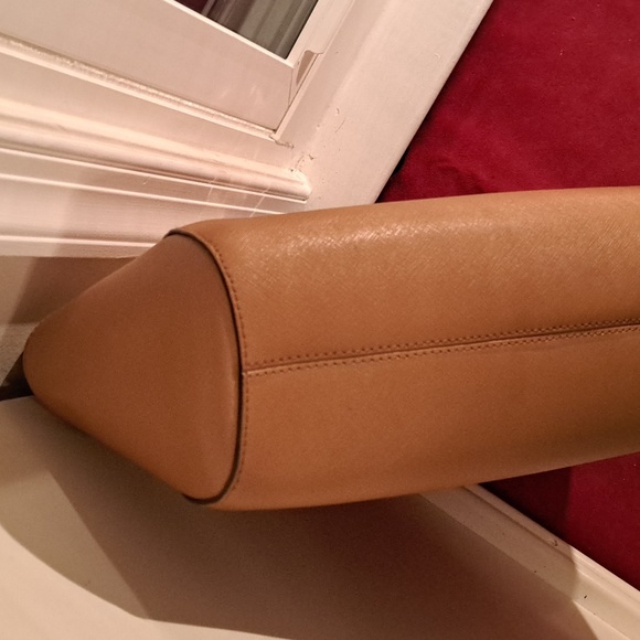 Michael Kors Jet Set Tan /Gourgous Gold Hardware NEW Excellent Condition - Picture 6 of 12